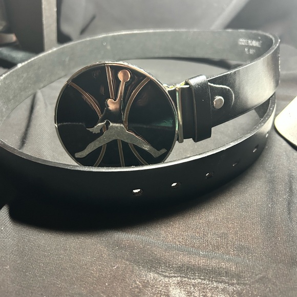 Source Unknown Other - Unbranded Men’s Black pleather belt with large Basketball buckle. Unbranded